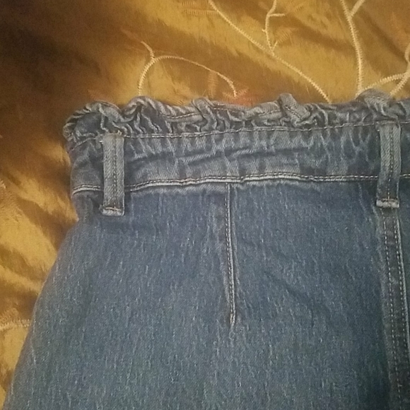 Fable: 5 Button - Picture 5 of 6